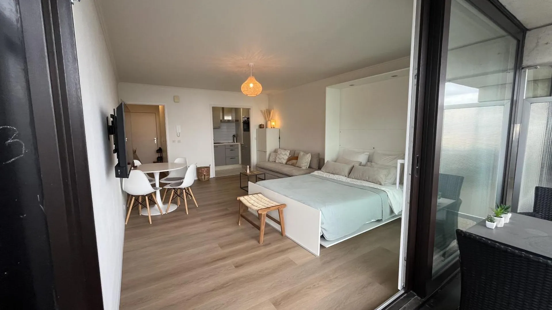 Zen Seaview Studio Apartment Ostend 0*,  Belgium