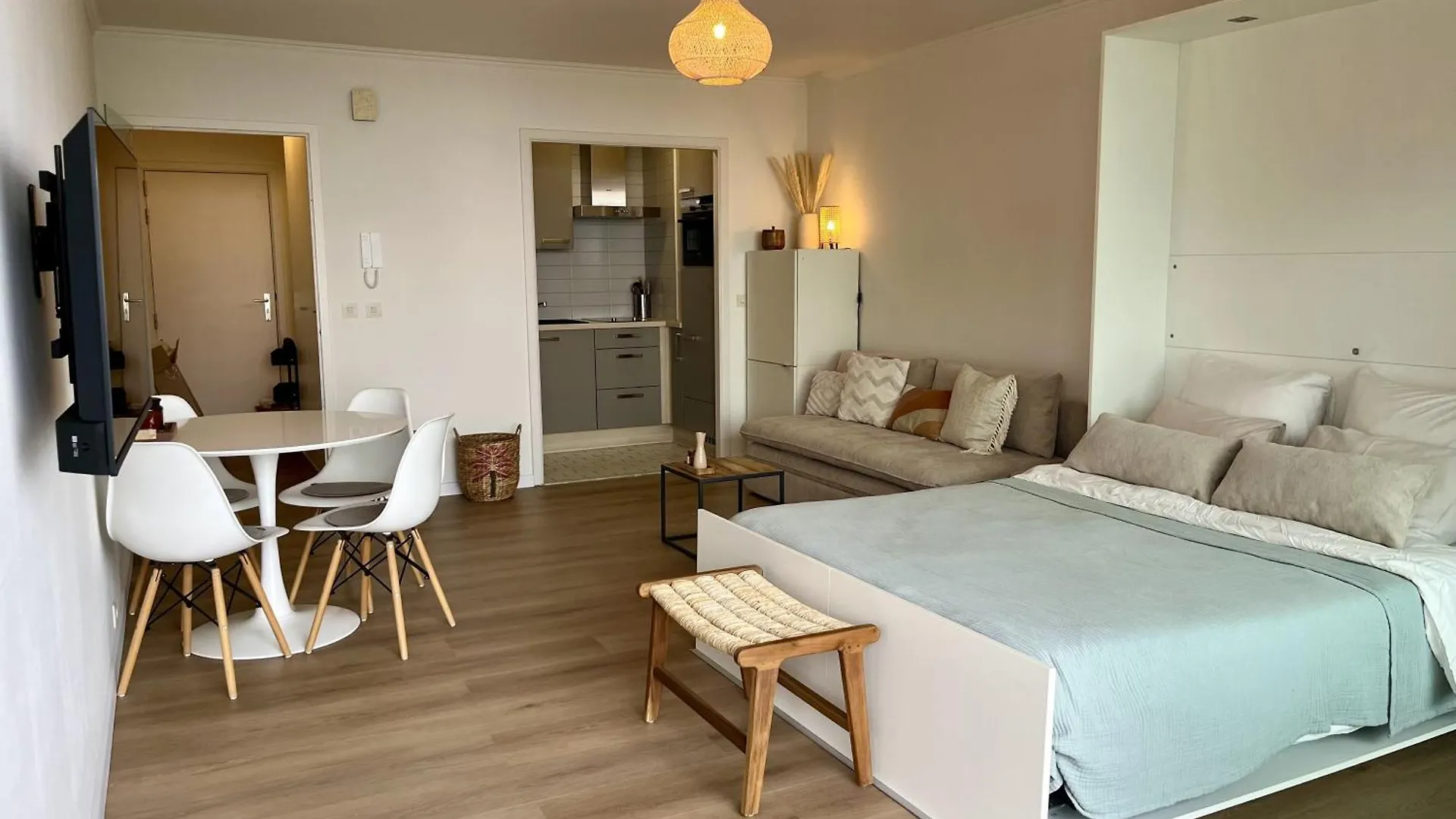 Zen Seaview Studio Apartment オステンド ベルギー