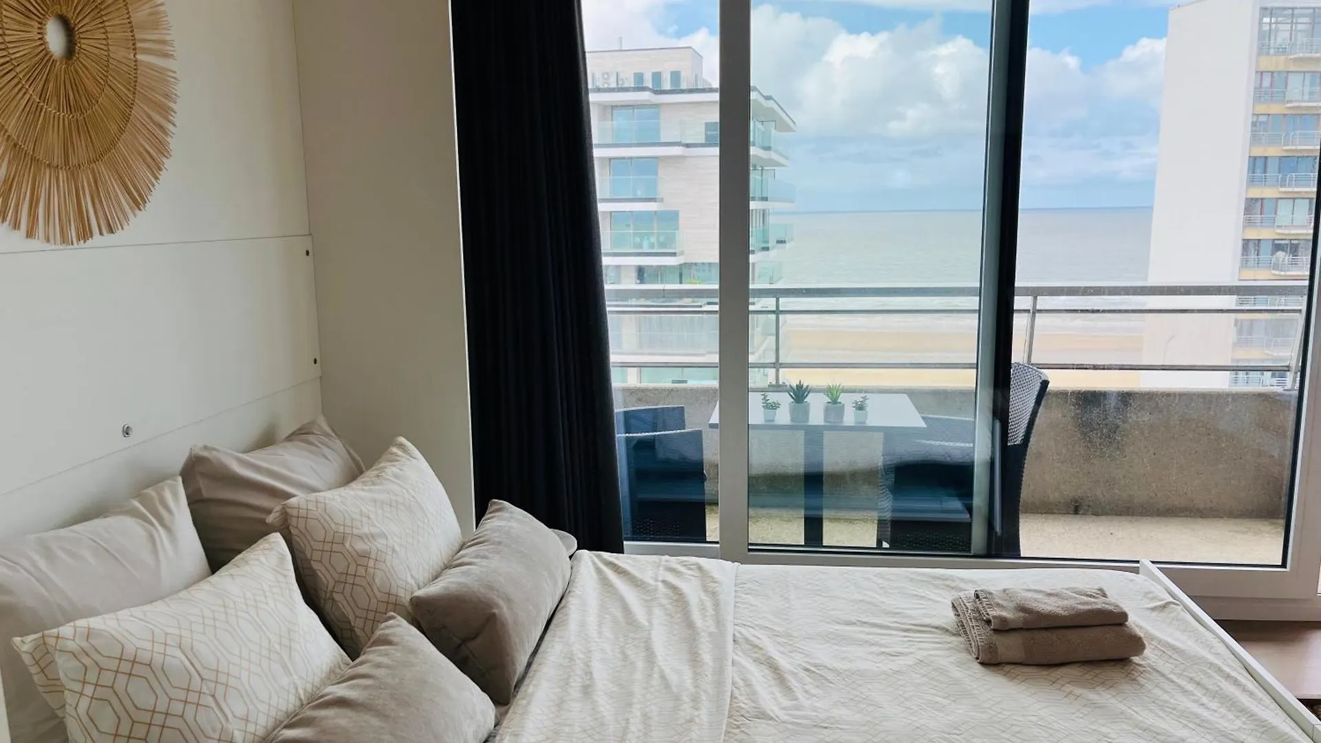 Zen Seaview Studio Apartment Ostend