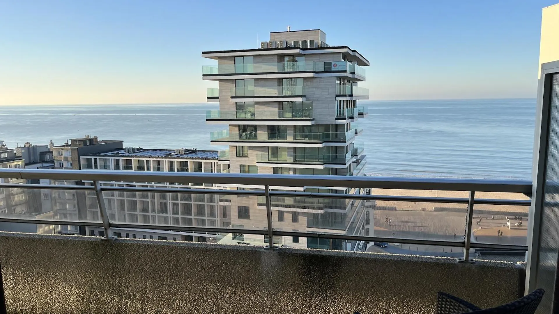 Zen Seaview Studio Apartment オステンド